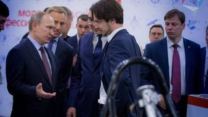Член Координационного совета Дмитрий Земцов представил Владимиру Путину гоночный болид Московского политеха